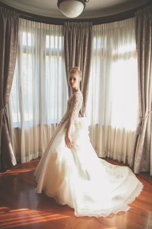 【南青山のウェディングドレスサロン La Reine （ラレンヌ）オーナー・桃世】丁寧に仕立てられたシンプルで洗練されたドレスが上品なウェディングスタイルを実現