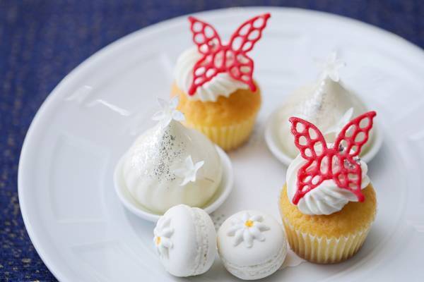 クリスマスにも重なるウインターシーズンは、“ホワイトカラー”がテーマのプリンセススイーツに心ときめく！「プリンセスアフタヌーンティー～Snow White～」販売