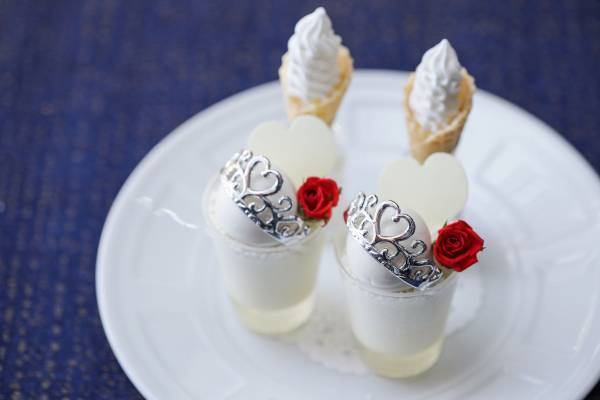 クリスマスにも重なるウインターシーズンは、“ホワイトカラー”がテーマのプリンセススイーツに心ときめく！「プリンセスアフタヌーンティー～Snow White～」販売