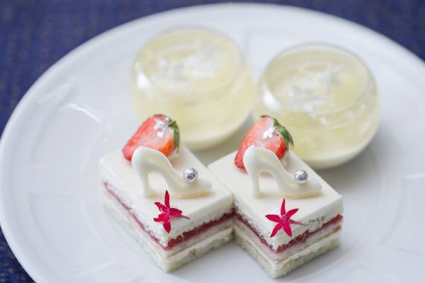 クリスマスにも重なるウインターシーズンは、“ホワイトカラー”がテーマのプリンセススイーツに心ときめく！「プリンセスアフタヌーンティー～Snow White～」販売
