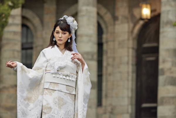 堺駅から徒歩1分！モデルや女優さんのような装いが叶う！成人式振袖や卒業式袴レンタル、前撮りなら【TAKAZEN】大阪堺店へ！情報をFindビューティーで公開