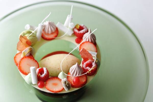 【リゾナーレ八ヶ岳】根菜や柚子、イチゴなど旬の味覚を堪能できる冬限定のディナーコースを提供｜期間：2022年12月7日～2023年3月20日