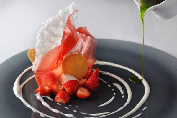 【リゾナーレ八ヶ岳】根菜や柚子、イチゴなど旬の味覚を堪能できる冬限定のディナーコースを提供｜期間：2022年12月7日～2023年3月20日