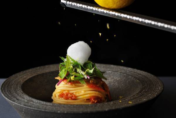 【リゾナーレ八ヶ岳】根菜や柚子、イチゴなど旬の味覚を堪能できる冬限定のディナーコースを提供｜期間：2022年12月7日～2023年3月20日