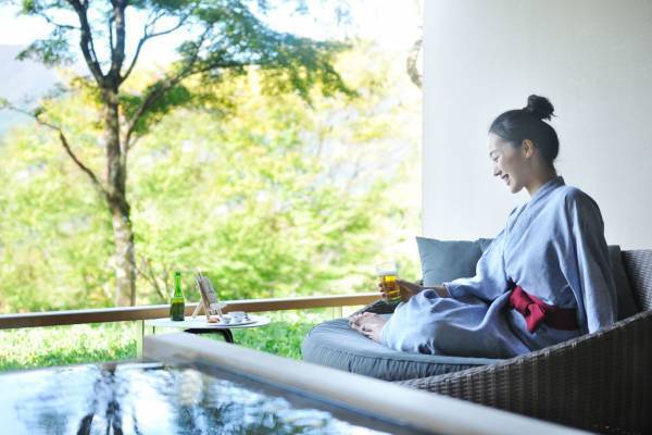 【界】全国10施設で「至福の湯上がりビール」2022年も提供決定　テラスやデッキなどの特等席で｜期間：2022年6月1日～10月31日