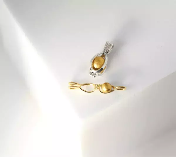 【純金の満月捕まえちゃいました!】月の裏側まで再現した金の月と銀の月。