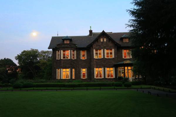 明日からスタンプラリーもスタート！旧古河庭園「秋のバラフェスティバル」10月13日最新開花状況