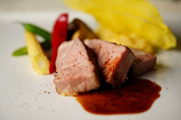 夏の横浜デートにオススメ！キャンドルの光り煌めく夏季限定レストラン『シャンパンガーデン～ミート・ナイト・ヨコハマ～』開催