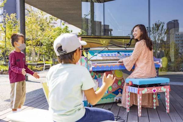 【OMO7大阪】旅するLovePiano特別企画 「青空音楽教室 in OMO7大阪」実施のご報告｜実施日：2022年10月23日