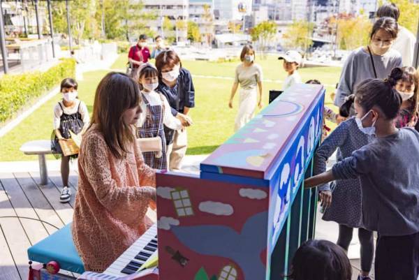 【OMO7大阪】旅するLovePiano特別企画 「青空音楽教室 in OMO7大阪」実施のご報告｜実施日：2022年10月23日