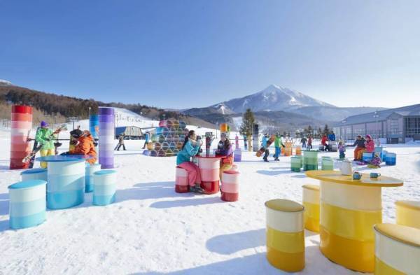 【アルツ磐梯】北海道から大阪、沖縄、そして福島へ。星野リゾートの施設を巡る「旅するLovePiano」を4カ所目のアルツ磐梯に設置～本企画初のスキー場に設置、雪景色を望みながらの演奏を楽しもう～｜設置期間：2023年1月28日～2月5日