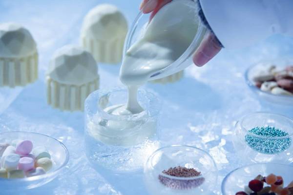 【トマム】幻想的な氷の街「アイスヴィレッジ」オープン ～北海道のコンビニチェーン「セイコーマート」とのコラボドームや瞬時に凍るスイーツづくり体験～ ｜期間：2022年12月10日～2023年3月14日（予定）