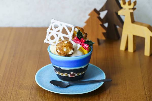 【OMO5 沖縄那覇】地元のイラストレーターと作成した花ブロックツリーや沖縄生まれのTシャツブランド「琉球ぴらす」の花ブロック柄Tシャツを着たサンタが登場する「花ブロッククリスマス」初開催｜期間：2022年12月1日～25日