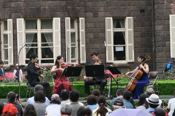 ついに秋バラが見ごろ！旧古河庭園「秋のバラフェスティバル」開催中！【北区】