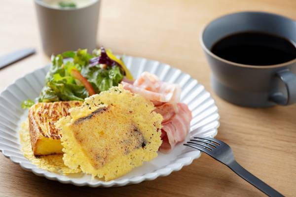 【BEB5軽井沢、星野温泉 トンボの湯】森の中に広がるフィットネスジムで心身共にリフレッシュできる「森の心身調律ステイ」販売開始｜期間:2022年5月9日～6月3日