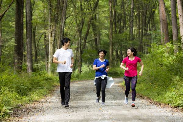 【BEB5軽井沢、星野温泉 トンボの湯】森の中に広がるフィットネスジムで心身共にリフレッシュできる「森の心身調律ステイ」販売開始｜期間:2022年5月9日～6月3日