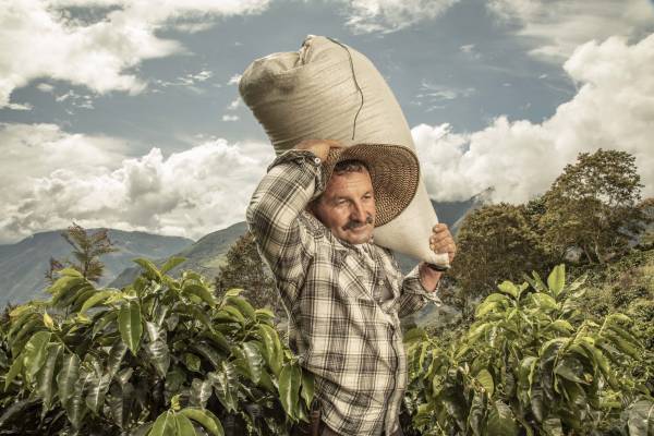 コロンビア産コーヒーを代表する「フアン・バルデス・カフェ」がパッケージリニューアル。コロンビアの山々からインスピレーションを受けた 新デザインを日本で初披露！