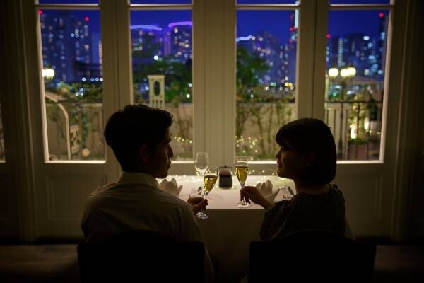 【横浜】みなとみらいの輝く夜景を背景にプロポーズが叶う！潮風感じるプライベートテラス提供開始