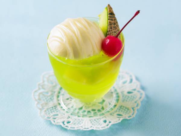 まるでクリームソーダ！ノスタルジックなレトロスイーツを引っさげて、はちみつメーカー直営「パティスリーQBG」がJR高円寺駅に初登場【6 / 16(木)〜30(木)】