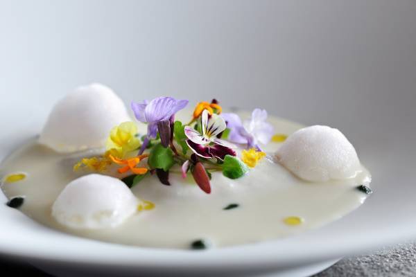 【星のや竹富島】島の食文化を反映したサステナブルな新料理「島テロワール」を提供開始 ～植物由来食品を主食材とした今冬のディナーコース～｜開始日：2022年12月10日