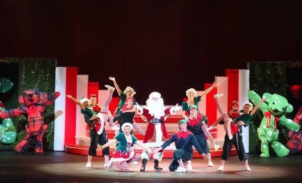 3年ぶりの『ブロードウェイ クリスマス・ワンダーランド2022』が開幕！ 心ときめくクリスマスソングの嵐、今年のご褒美にぜひ！