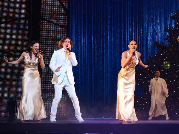 3年ぶりの『ブロードウェイ クリスマス・ワンダーランド2022』が開幕！ 心ときめくクリスマスソングの嵐、今年のご褒美にぜひ！