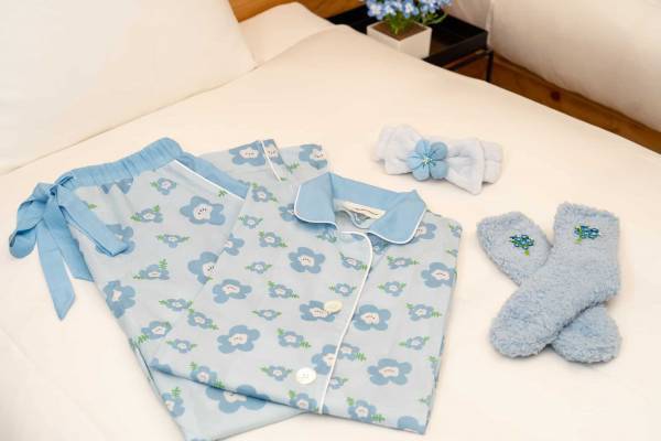 【BEB5土浦】1日1室限定！茨城の春の花「ネモフィラ」に包まれながら過ごす「ネモフィラステイ」を提供 ～ネモフィラの花柄のパジャマ、花弁のワンポイント付き淡い青色のルームソックスやヘアバンドなどのアイテムもご用意～｜期間：2023年3月1日～5月31日