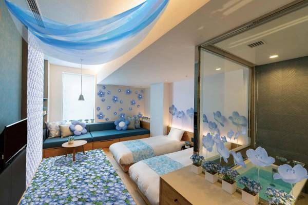 【BEB5土浦】1日1室限定！茨城の春の花「ネモフィラ」に包まれながら過ごす「ネモフィラステイ」を提供 ～ネモフィラの花柄のパジャマ、花弁のワンポイント付き淡い青色のルームソックスやヘアバンドなどのアイテムもご用意～｜期間：2023年3月1日～5月31日