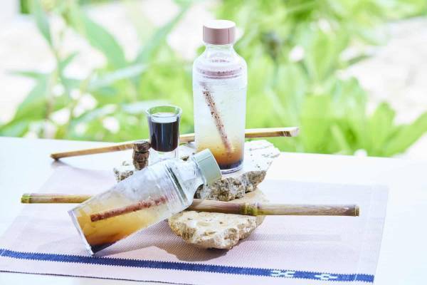 【リゾナーレ小浜島】さとうきびローイングマシンで、漕いで、搾って、体を動かしながら黒みつづくりができるイベント「さとうきびエクササイズ」実施｜期間：2023年1月1日～2月28日