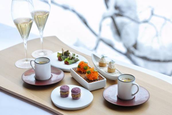 【奥入瀬渓流ホテル】渓流の瀬音に耳を傾け、美しい雪景色を眺めながら極上の時間を過ごす、冬の「渓流アペロ」新登場｜期間：2022年12月16日～2023年3月25日