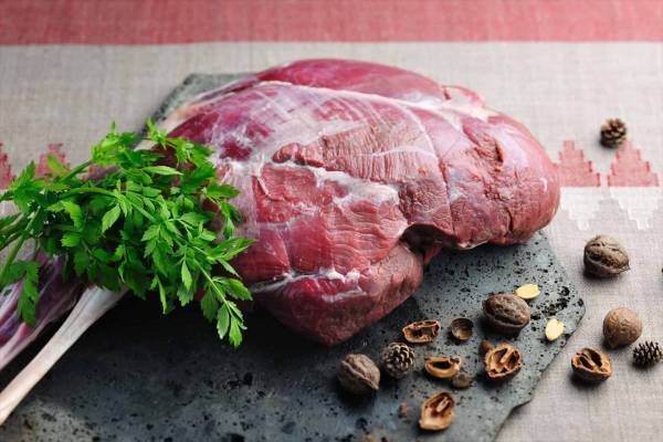 【星のや富士】グランピングで富士北麓の春の訪れを五感で感じる「春の狩猟肉（ジビエ）ディナー」提供開始 ｜開始日：2022 年3月16日