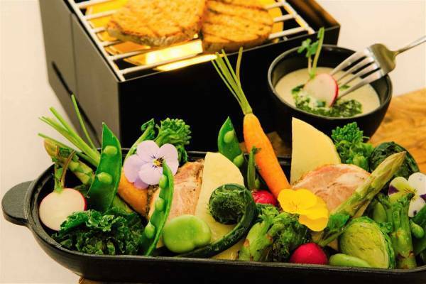 【星のや富士】グランピングで富士北麓の春の訪れを五感で感じる「春の狩猟肉（ジビエ）ディナー」提供開始 ｜開始日：2022 年3月16日