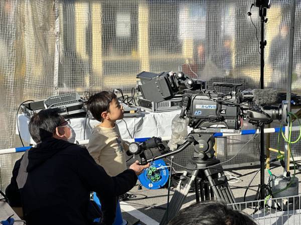 広島のど真ん中でハダシで遊ぼう｜アナウンス体験・カメラ撮影体験ができるワークショップを開催