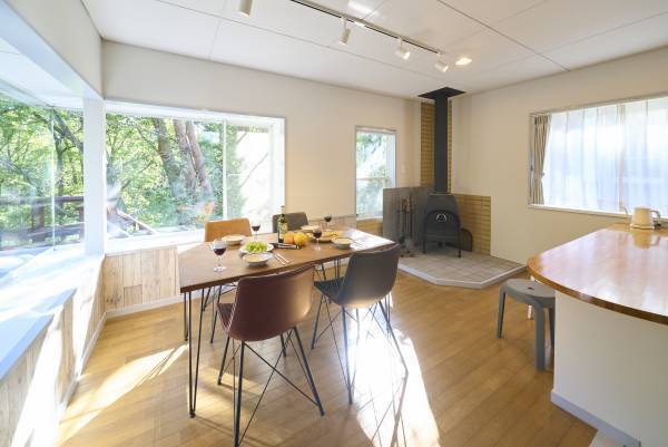 ペットと泊まれるキュートな貸別荘「スイートヴィラ 那須高原Doggy’s オハナ」11月2日開業