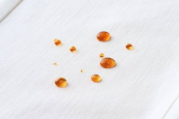 【近畿圏ライフ】“白なのに汚れにくい！？”コーヒーなどの水溶性の汚れを弾く『防汚加工』を施した「婦人　汚れがつきにくいホワイトパンツ」を新発売