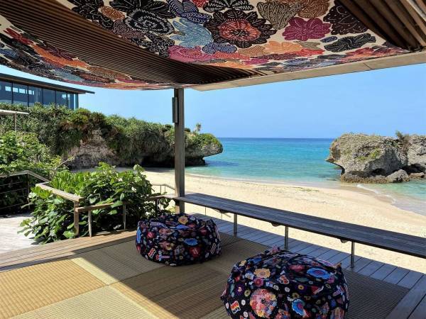 【バンタカフェ】アートで彩られた春の海辺でのんびりくつろぐ 「海辺のアートフェスティバル」開催 ～ビーチでのライブペイントを間近に楽しむカフェスペースが登場～｜期間：2023年3月25日～5月7日