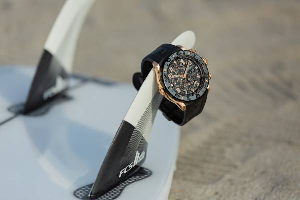 ダイバーズウォッチのパイオニア〈エドックス〉が、新たなブランドアンバサダーを起用