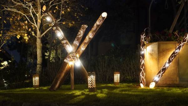 【ロッジ舞洲】竹灯り作家の桧垣さんご夫婦が手掛ける竹装飾、冬のガーデンに心温もる灯りを！大阪ベイエリアのホテル・ロッジ舞洲が素敵な冬の過ごし方を演出！