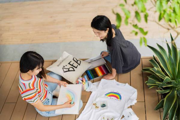 【BEB5沖縄瀬良垣】“捨てられるはずのTシャツ”活用アート！「海風ひらひらTシャツスカイ」開催　～オリジナルTシャツ作成体験も実施～｜期間：2023年6月1日～7月15日