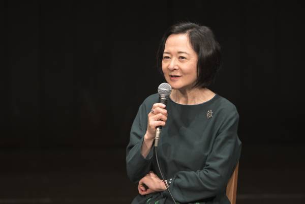 小川洋子(小説家)×加藤拓也(劇作・演出家) 『博士の愛した数式』 小説から演劇へ 創造の秘密を巡るクリエイターの対話