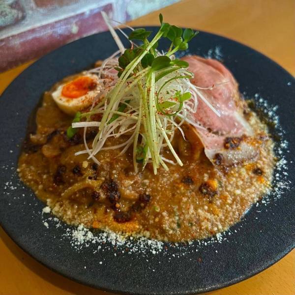 大阪の人気肉系つけ麺店クーシェが「Zweiter Läden/スワイザーラーデン」を高田馬場にオープン