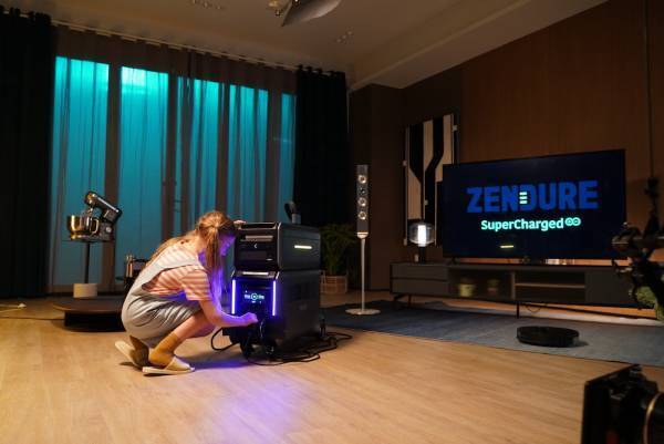 電力をもっと自由に。動く次世代蓄電池 ZENDURE SuperBase V ついに新発売