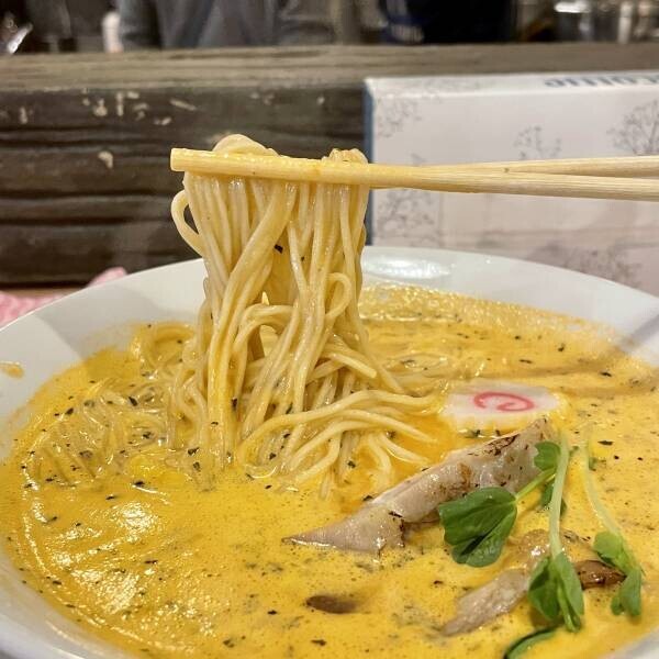 【人気ラーメン店主】素顔を隠して営業！「クラム＆チキンヌードル クラチキ」が菊名にオープン！