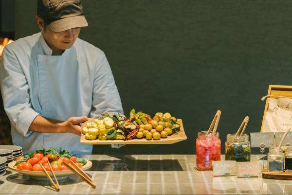 【旅行支援OK】薪窯創作イタリアン「カニ尽くしコース」がスタート。京丹後市「HOTEL＆湖邸 艸花 -そうか-」