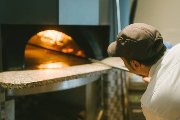 【旅行支援OK】薪窯創作イタリアン「カニ尽くしコース」がスタート。京丹後市「HOTEL＆湖邸 艸花 -そうか-」