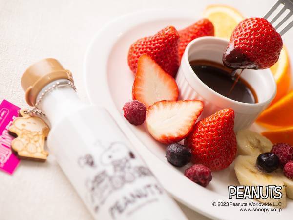 ギルトフリーなチョコシロップ、スヌーピーのボトルで新登場！白砂糖不使用、低GIアガベシロップ仕立てで素材の味が引き立つ