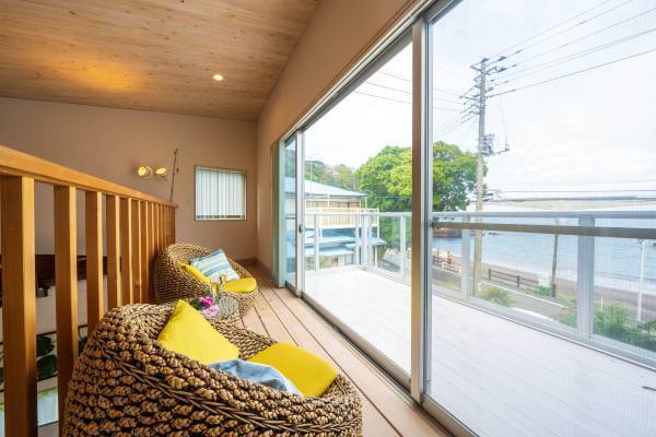 まるでプライベートビーチ感覚の絶景オーシャンビュー貸別荘「スイートヴィラ コスタデラロカ 真鶴」が4月1日開業＜リソル不動産＞