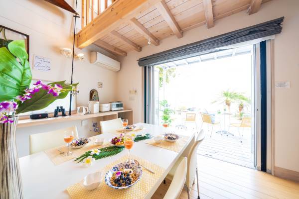 まるでプライベートビーチ感覚の絶景オーシャンビュー貸別荘「スイートヴィラ コスタデラロカ 真鶴」が4月1日開業＜リソル不動産＞