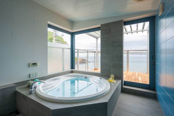 まるでプライベートビーチ感覚の絶景オーシャンビュー貸別荘「スイートヴィラ コスタデラロカ 真鶴」が4月1日開業＜リソル不動産＞