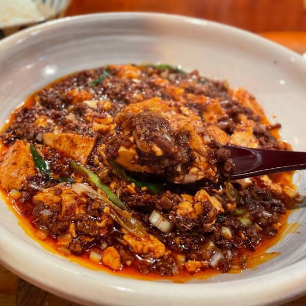 高円寺【ライブ麻婆】ミシュラン店などでの6年修行を経た臼井シェフが和牛麻婆豆腐GOKUSAI（極彩）をオープン